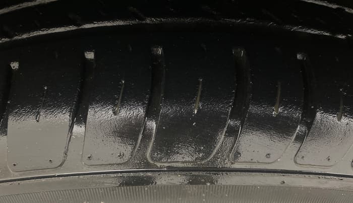 2022 Maruti Swift VXI AMT, Petrol, Automatic, 36,968 km, Left Front Tyre Tread