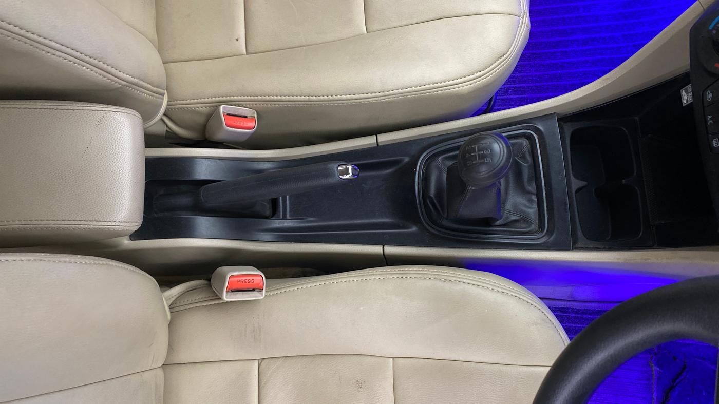 2018 Maruti Ciaz SIGMA 1.5 SHVS MT  PETROL, Petrol, Manual, 66,620 km, Gear Lever