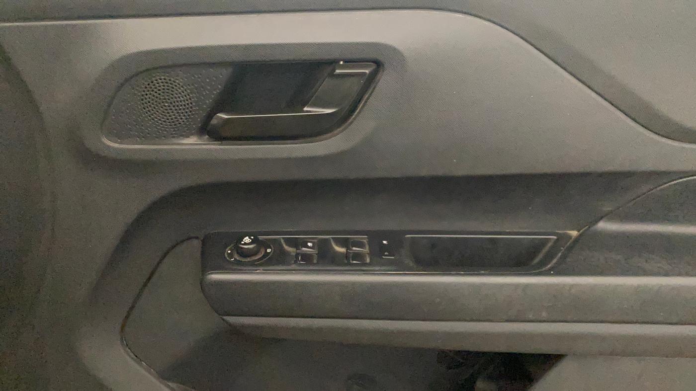 2022 Tata PUNCH CREATIVE 1.2 MT KAZIRANGA EDITION , Petrol, Manual, 97,719 km, Driver Side Door Panels Control