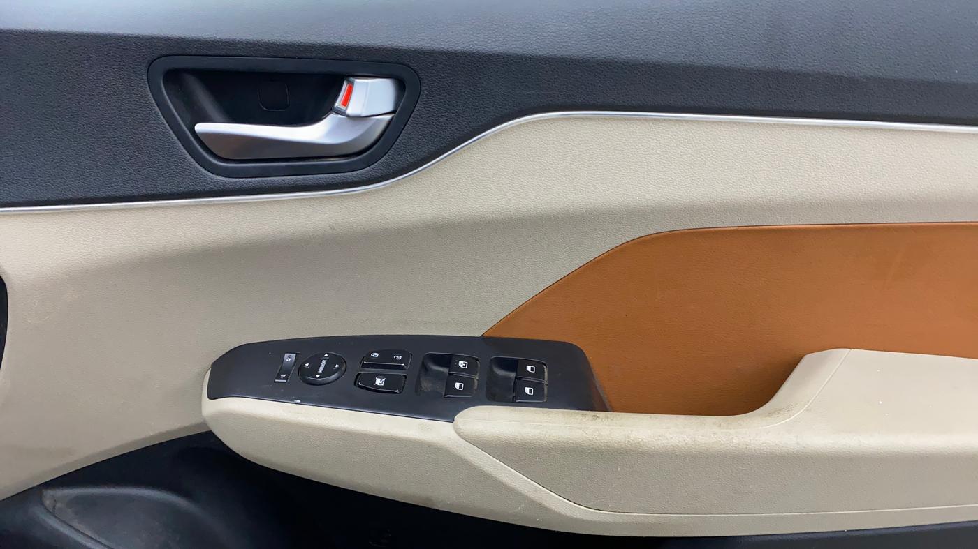 2019 Hyundai Verna 1.4 EX PETROL, Petrol, Manual, 78,119 km, Driver Side Door Panels Control