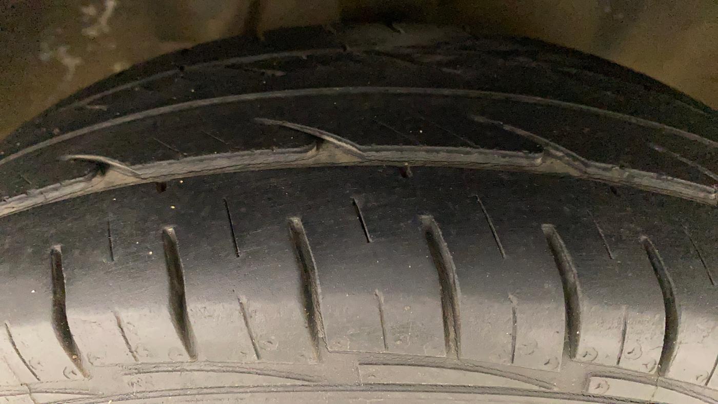 2010 Maruti Alto LXI, Petrol, Manual, 97,581 km, Right Front Tyre Tread