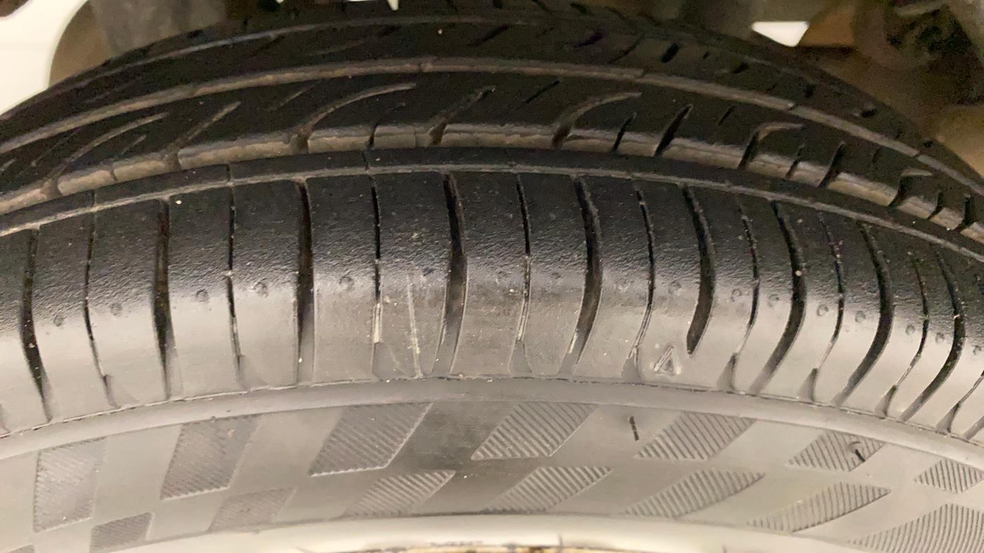 2010 Maruti Alto LXI, Petrol, Manual, 97,581 km, Right Rear Tyre Tread