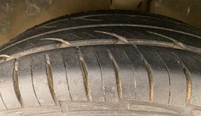 2010 Maruti Alto LXI, Petrol, Manual, 97,581 km, Left Front Tyre Tread