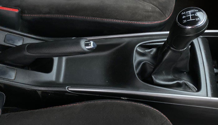 2019 Toyota Glanza V MT PETROL, Petrol, Manual, 49,615 km, Gear Lever
