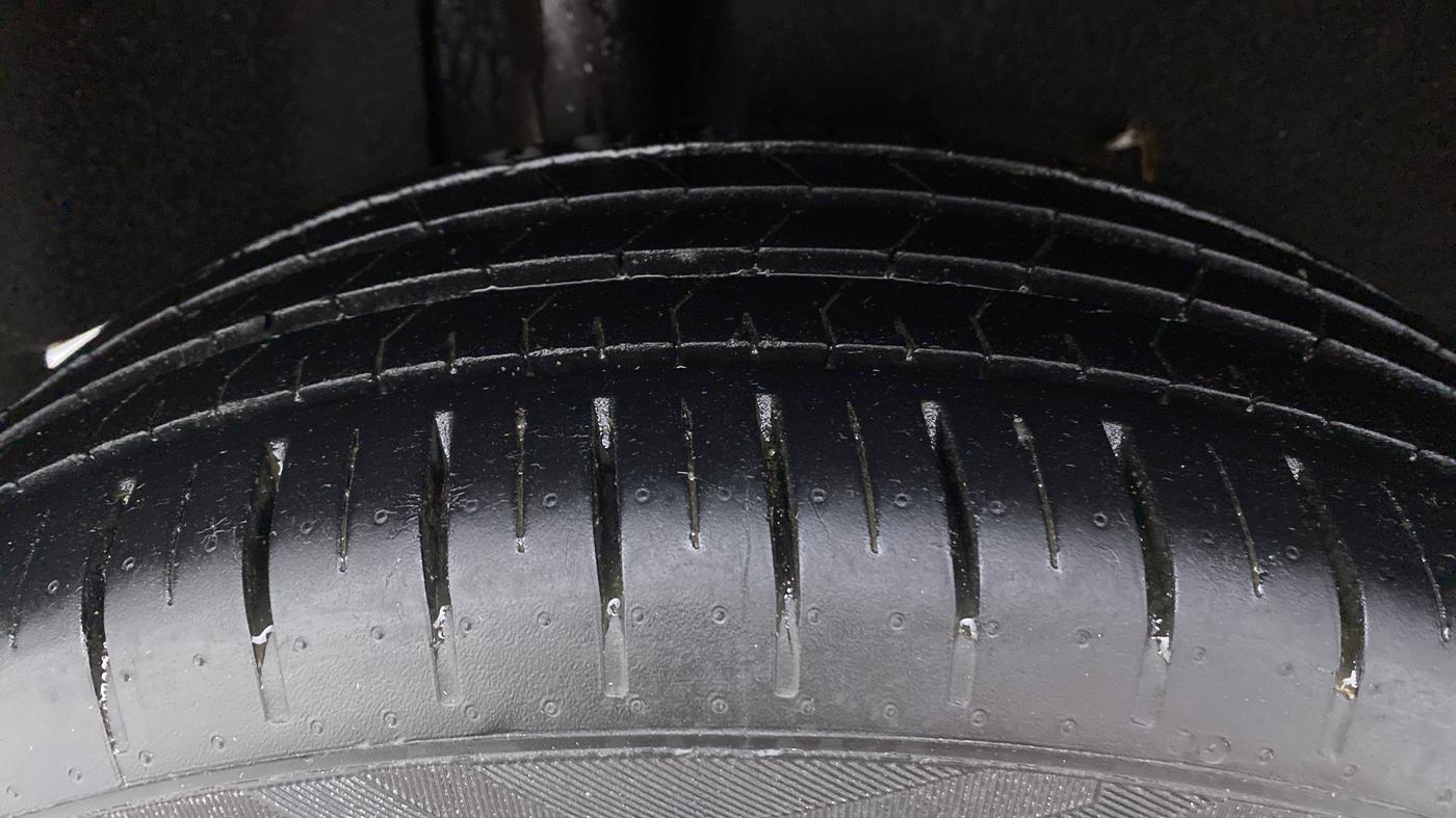 2019 Toyota Glanza V MT PETROL, Petrol, Manual, 49,615 km, Right Rear Tyre Tread