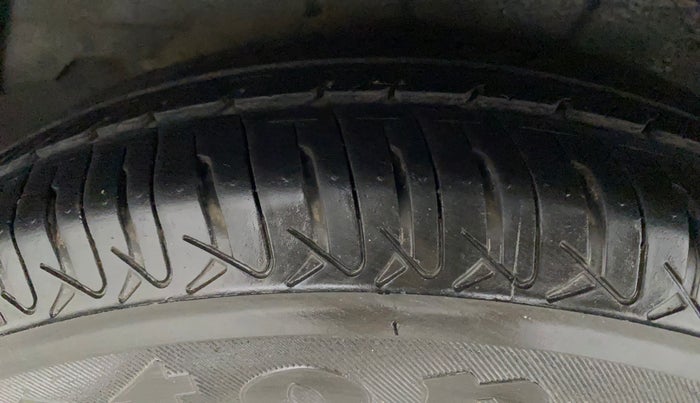 2016 Hyundai i10 MAGNA 1.1, Petrol, Manual, 79,190 km, Right Rear Tyre Tread