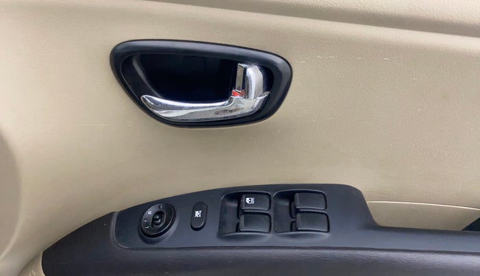 2013 Hyundai i10 MAGNA 1.2, Petrol, Manual, 79,492 km, Driver Side Door Panels Control