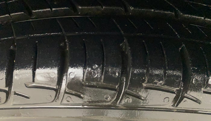 2013 Hyundai i10 MAGNA 1.2, Petrol, Manual, 79,492 km, Left Front Tyre Tread