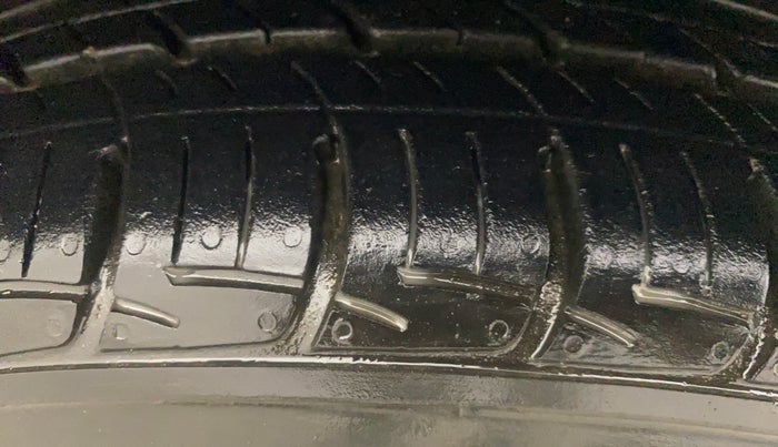 2013 Hyundai i10 MAGNA 1.2, Petrol, Manual, 79,492 km, Right Front Tyre Tread