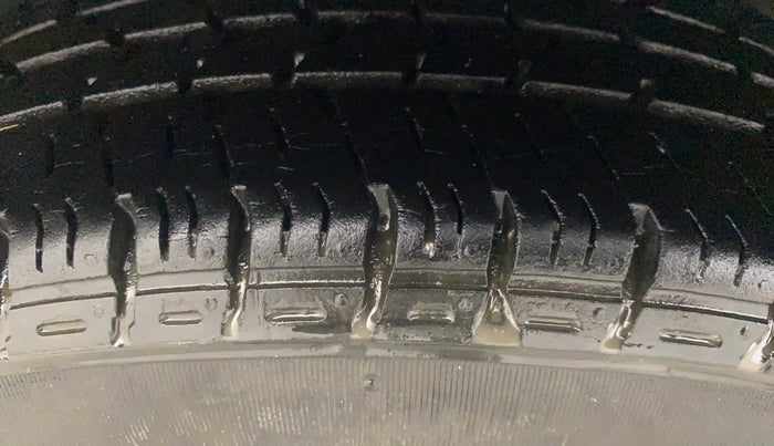 2013 Hyundai i10 MAGNA 1.2, Petrol, Manual, 79,492 km, Right Rear Tyre Tread