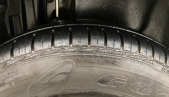 2013 Maruti Swift Dzire VXI, Petrol, Manual, 66,792 km, Right Rear Tyre Tread