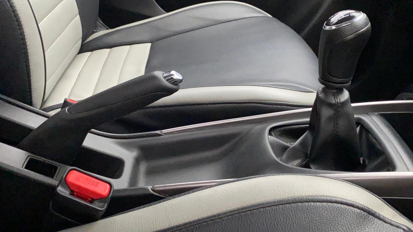 2019 Maruti Baleno DELTA 1.2 K12, Petrol, Manual, 29,331 km, Gear Lever