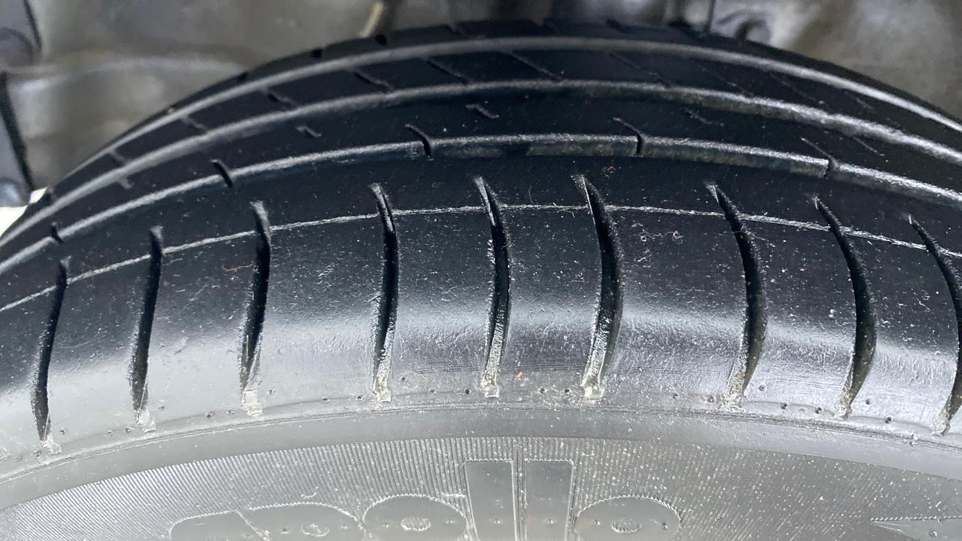 2016 Maruti Wagon R 1.0 VXI OPT AMT, Petrol, Automatic, 48,515 km, Left Front Tyre Tread