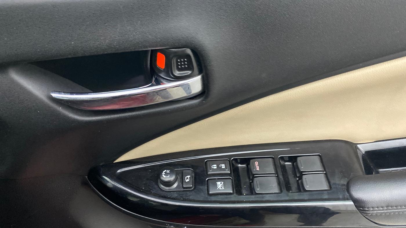 2022 Toyota Glanza V, Petrol, Manual, 51,914 km, Driver Side Door Panels Control