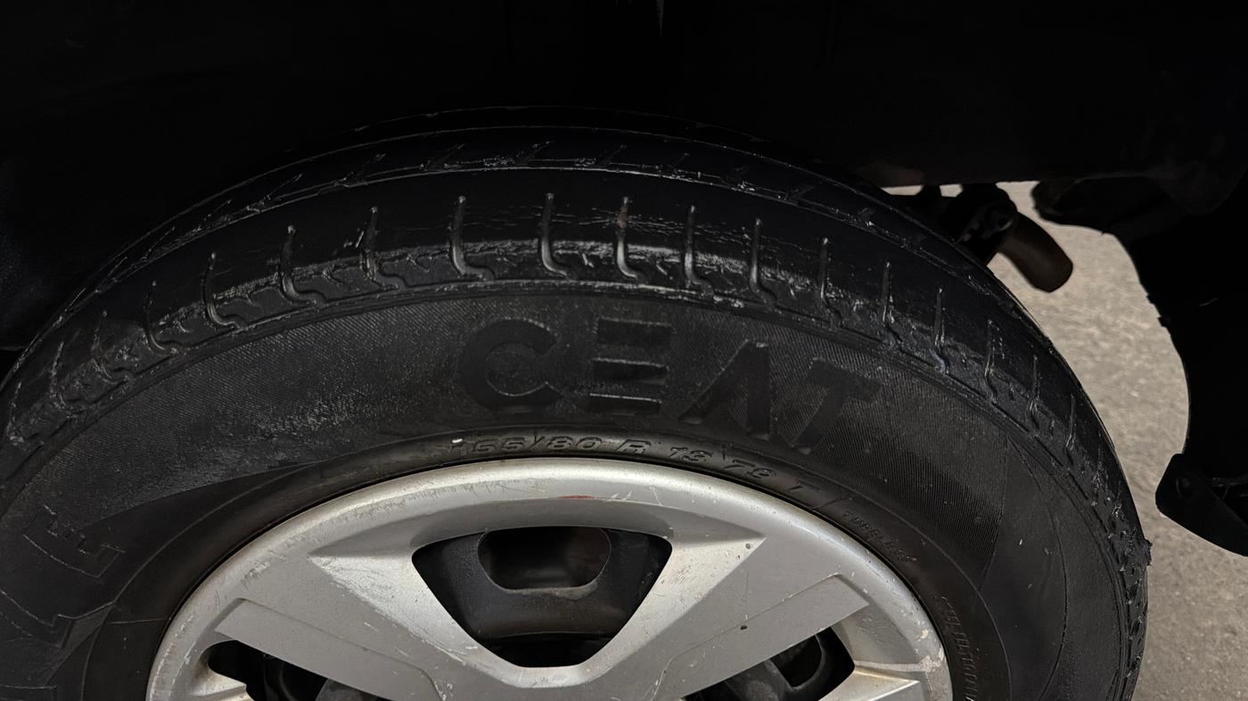 2017 Renault Kwid RXL, Petrol, Manual, 70,864 km, Left Rear Tyre Tread