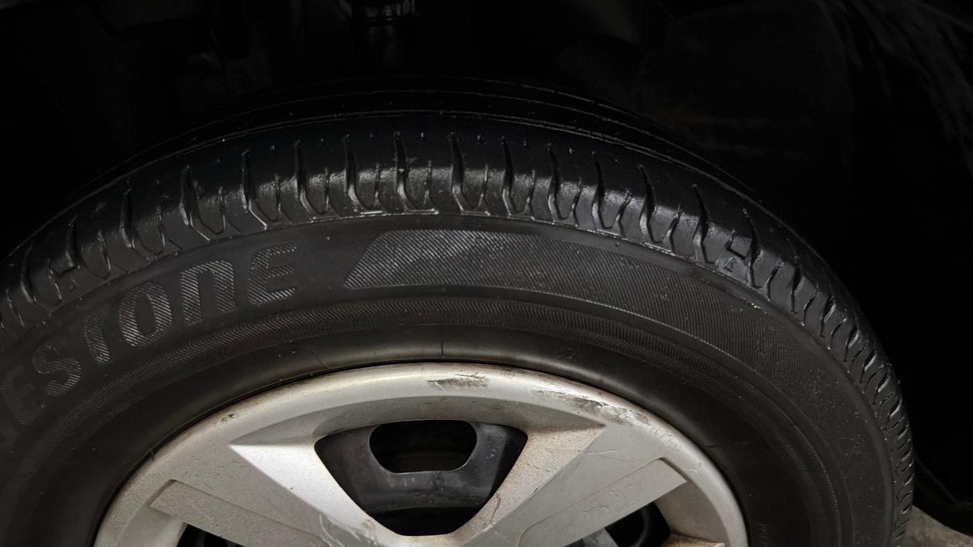 2017 Renault Kwid RXL, Petrol, Manual, 70,864 km, Left Front Tyre Tread