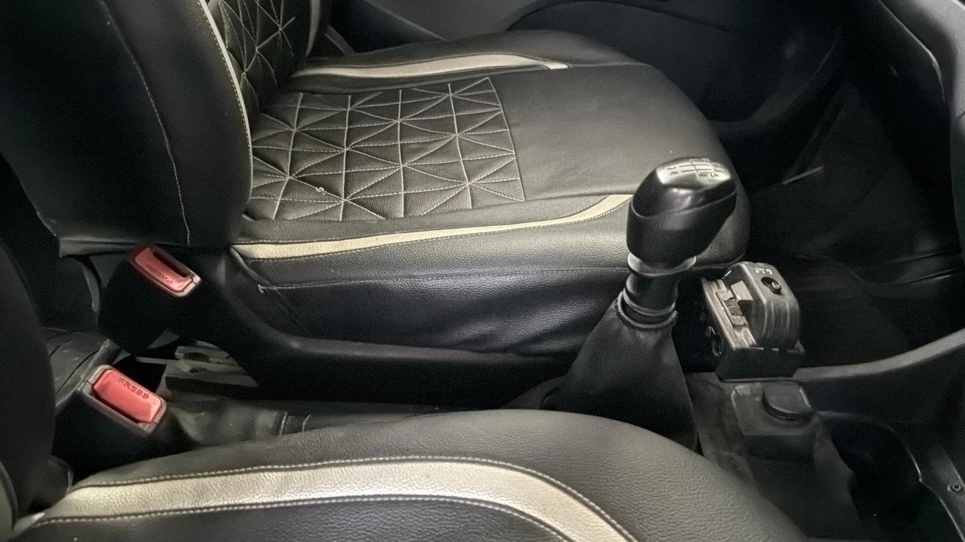 2017 Renault Kwid RXL, Petrol, Manual, 70,864 km, Gear Lever
