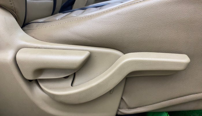 2015 Honda Mobilio 1.5L I-DTEC V, Diesel, Manual, 85,893 km, Driver Side Adjustment Panel