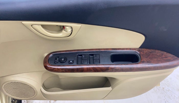 2015 Honda Mobilio 1.5L I-DTEC V, Diesel, Manual, 85,893 km, Driver Side Door Panels Control