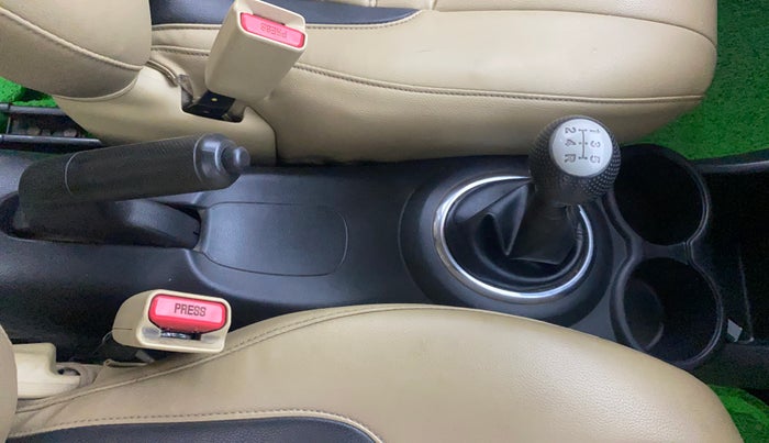 2015 Honda Mobilio 1.5L I-DTEC V, Diesel, Manual, 85,893 km, Gear Lever