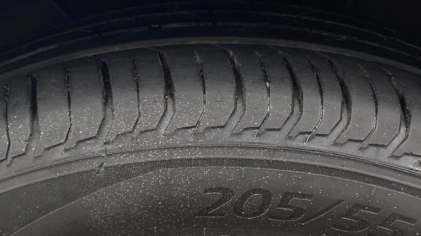 2017 Maruti Baleno ZETA PETROL 1.2, Petrol, Manual, 68,218 km, Left Front Tyre Tread