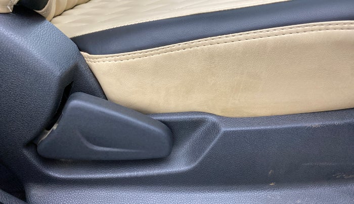 2016 Renault Kwid RXL, Petrol, Manual, 40,184 km, Driver Side Adjustment Panel
