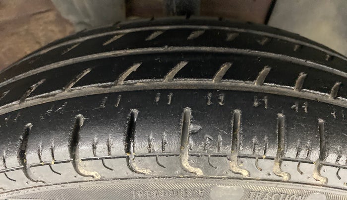 2016 Renault Kwid RXL, Petrol, Manual, 40,184 km, Right Front Tyre Tread