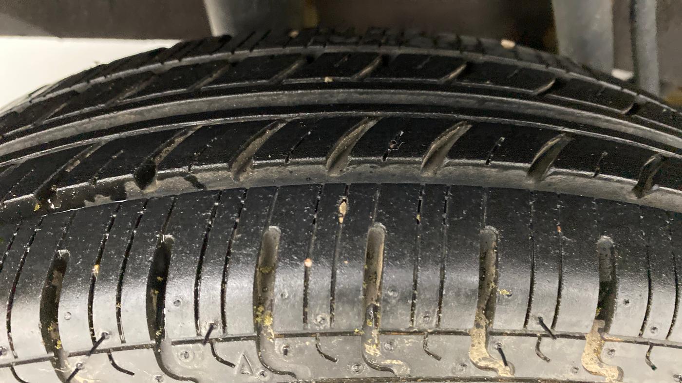 2016 Renault Kwid RXL, Petrol, Manual, 40,184 km, Right Rear Tyre Tread
