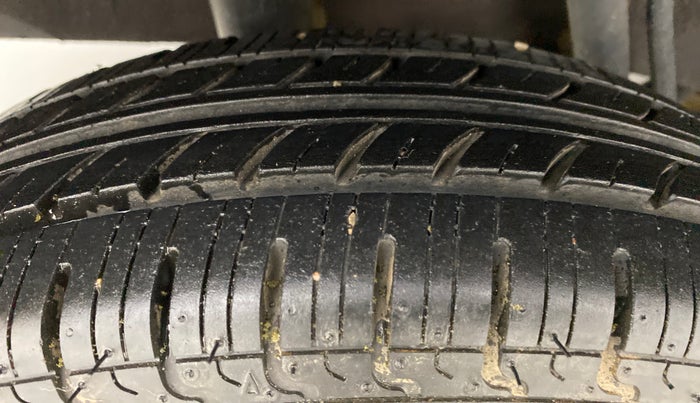 2016 Renault Kwid RXL, Petrol, Manual, 40,184 km, Right Rear Tyre Tread