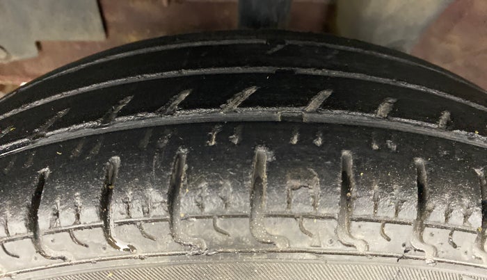 2016 Renault Kwid RXL, Petrol, Manual, 40,184 km, Left Front Tyre Tread