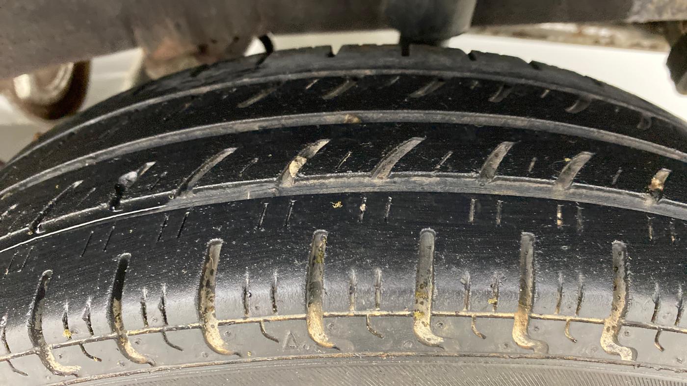 2016 Renault Kwid RXL, Petrol, Manual, 40,184 km, Left Rear Tyre Tread
