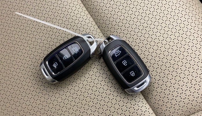 2019 Hyundai Verna 1.6 VTVT SX O, Petrol, Manual, 34,916 km, Key Close Up