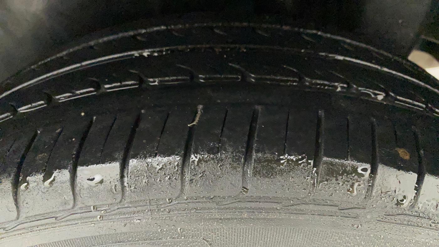 2018 Maruti Ciaz DELTA 1.5 SHVS MT PETROL, Petrol, Manual, 36,472 km, Left Rear Tyre Tread