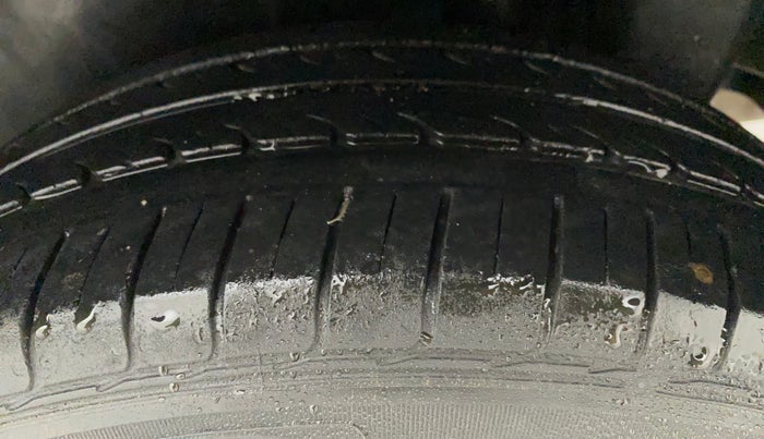 2018 Maruti Ciaz DELTA 1.5 SHVS MT PETROL, Petrol, Manual, 36,472 km, Left Rear Tyre Tread