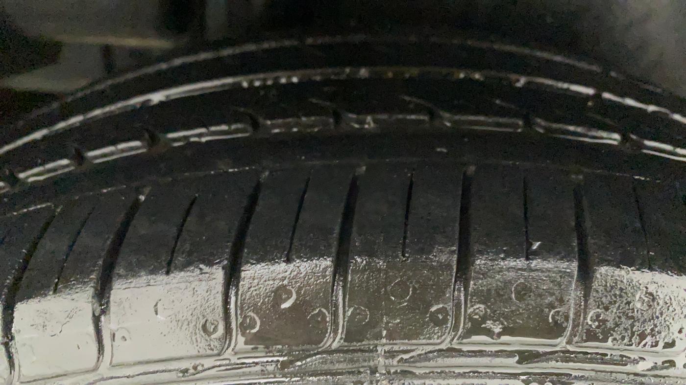 2018 Maruti Ciaz DELTA 1.5 SHVS MT PETROL, Petrol, Manual, 36,472 km, Right Rear Tyre Tread