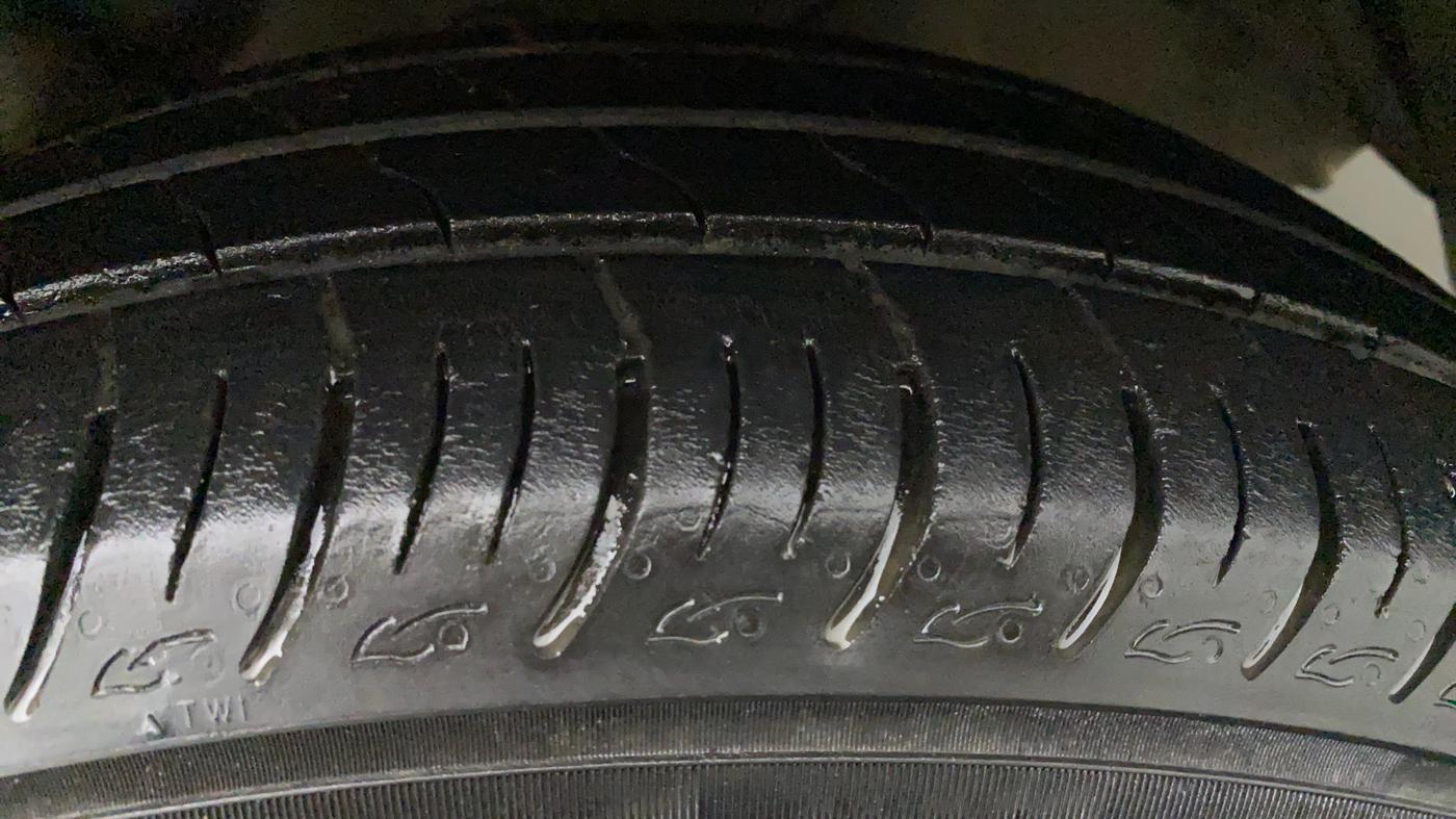 2015 Maruti Ertiga VXI CNG, CNG, Manual, 67,478 km, Left Rear Tyre Tread