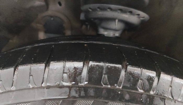 2014 Hyundai Verna FLUIDIC 1.6 VTVT EX, Petrol, Manual, 95,810 km, Left Front Tyre Tread