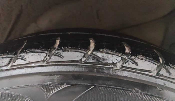 2014 Hyundai Verna FLUIDIC 1.6 VTVT EX, Petrol, Manual, 95,810 km, Left Rear Tyre Tread