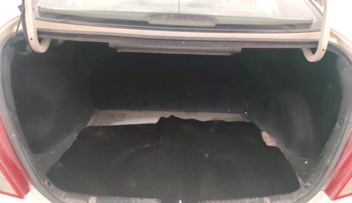 2014 Hyundai Verna FLUIDIC 1.6 VTVT EX, Petrol, Manual, 95,810 km, Boot Inside