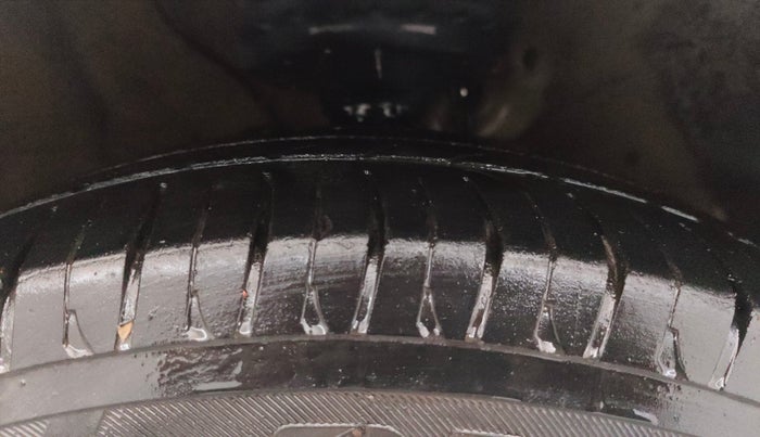 2014 Hyundai Verna FLUIDIC 1.6 VTVT EX, Petrol, Manual, 95,810 km, Right Front Tyre Tread