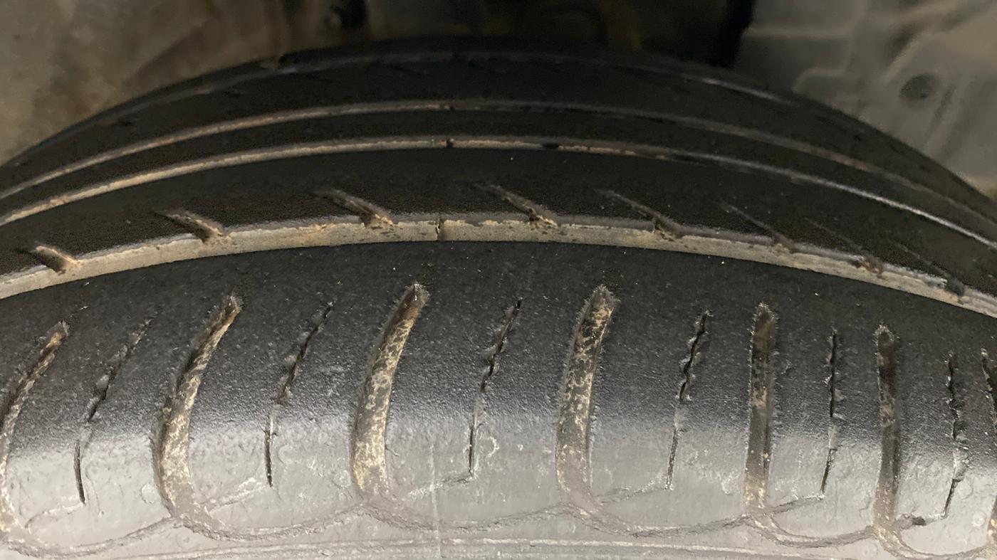 2020 Ford Ecosport TITANIUM + 1.5L PETROL AT, Petrol, Automatic, 31,724 km, Right Front Tyre Tread