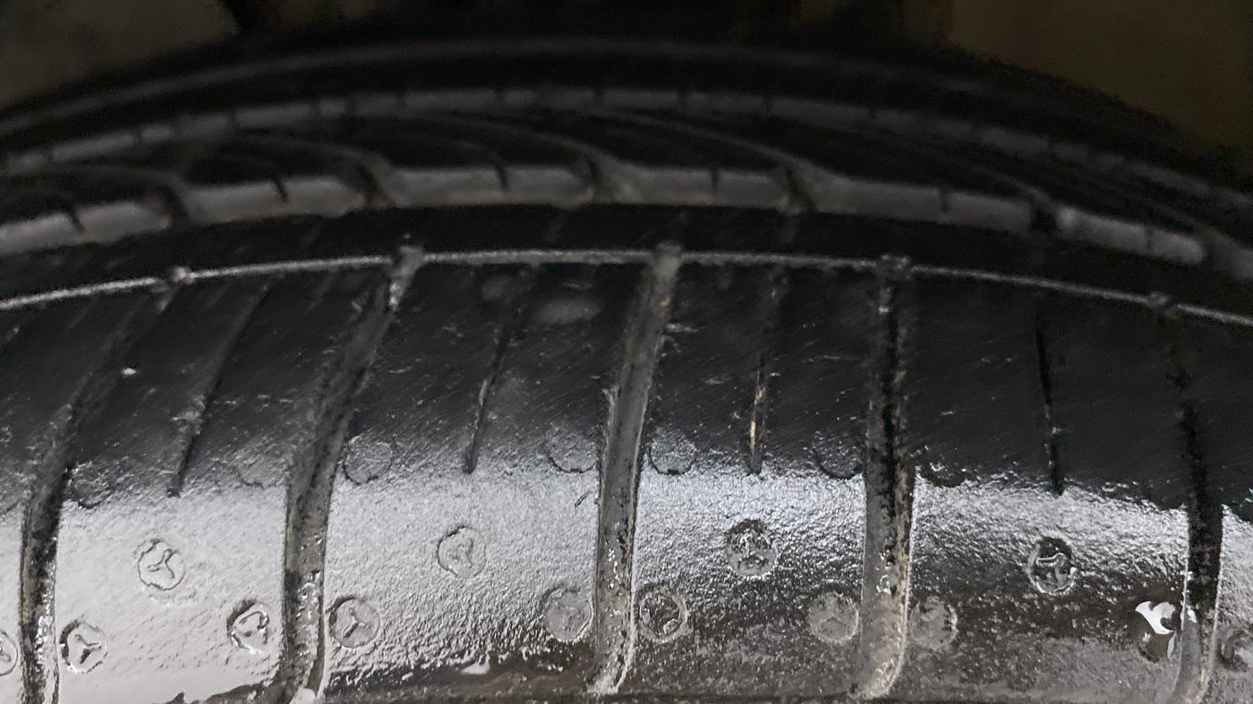 2021 Volkswagen Vento HIGHLINE PLUS 1.0L TSI AT, Petrol, Automatic, 6,075 km, Left Front Tyre Tread