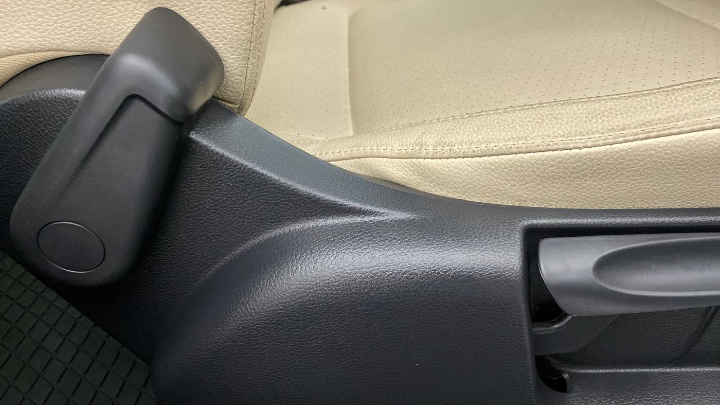 2021 Volkswagen Vento HIGHLINE PLUS 1.0L TSI AT, Petrol, Automatic, 6,075 km, Driver Side Adjustment Panel