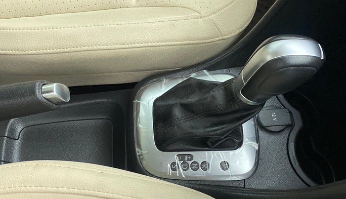 2021 Volkswagen Vento HIGHLINE PLUS 1.0L TSI AT, Petrol, Automatic, 6,075 km, Gear Lever