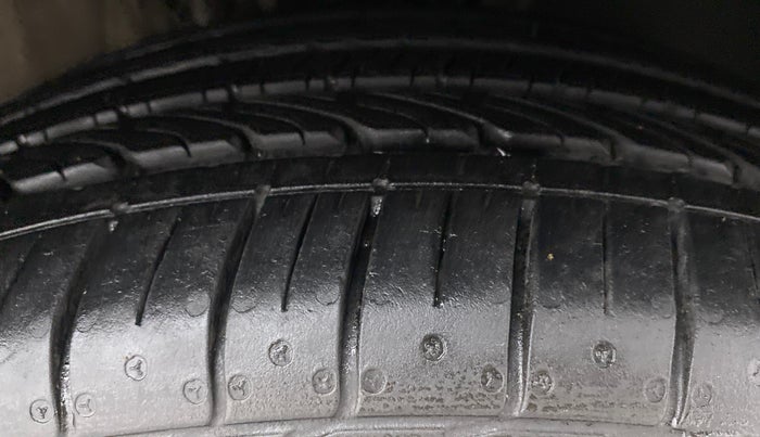 2021 Volkswagen Vento HIGHLINE PLUS 1.0L TSI AT, Petrol, Automatic, 6,075 km, Right Front Tyre Tread