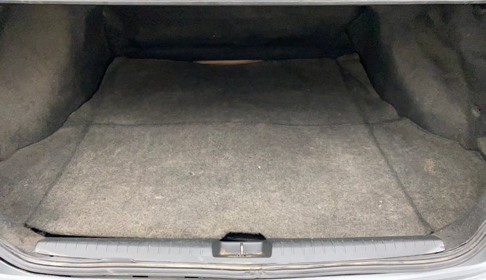 2010 Honda Civic 1.8L I-VTEC V AT, Petrol, Automatic, 1,14,075 km, Boot Inside