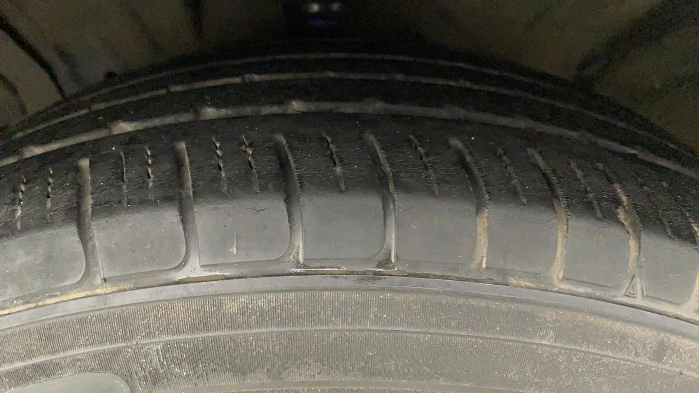 2010 Honda Civic 1.8L I-VTEC V AT, Petrol, Automatic, 1,14,075 km, Left Front Tyre Tread