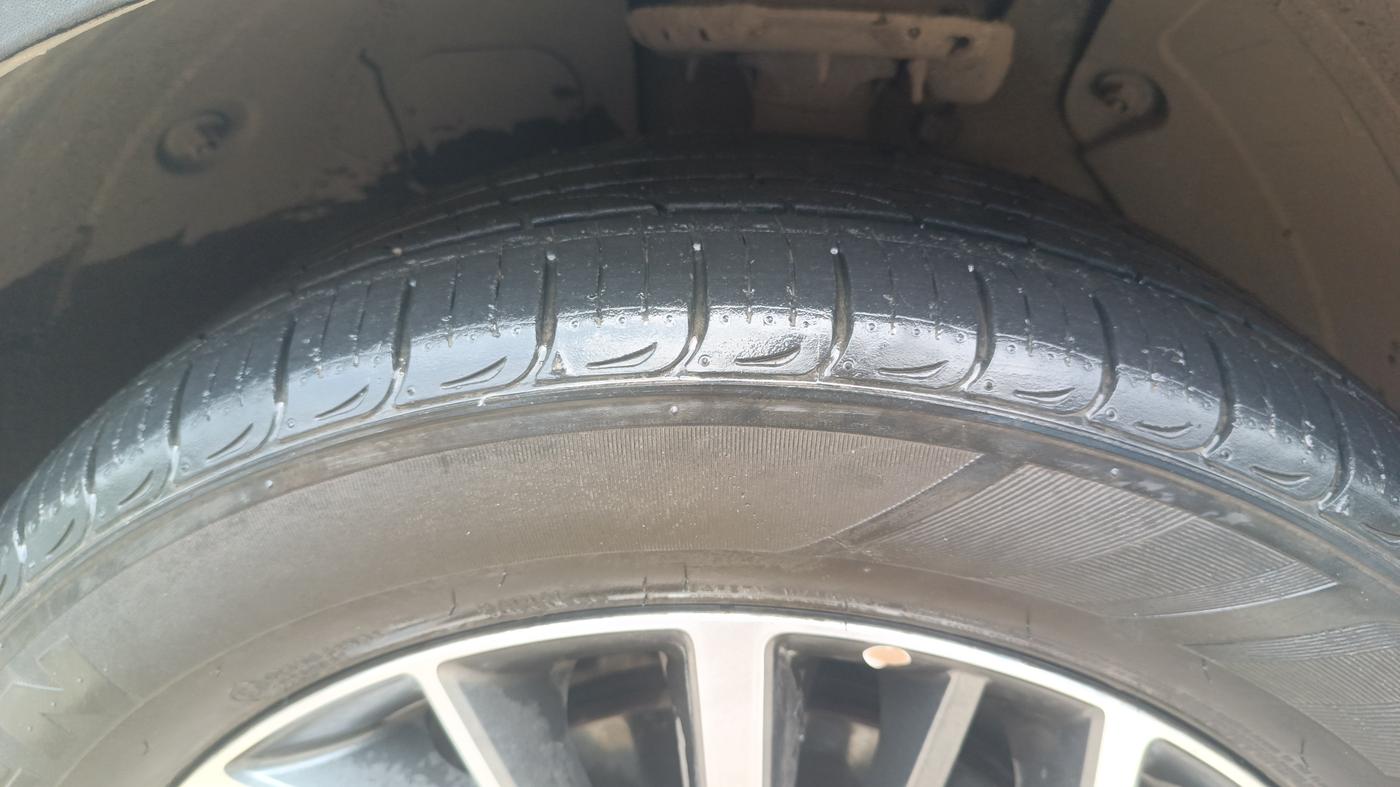 2020 Hyundai Tucson GLS 2WD AT DIESEL, Diesel, Automatic, 28,510 km, Left Front Tyre Tread