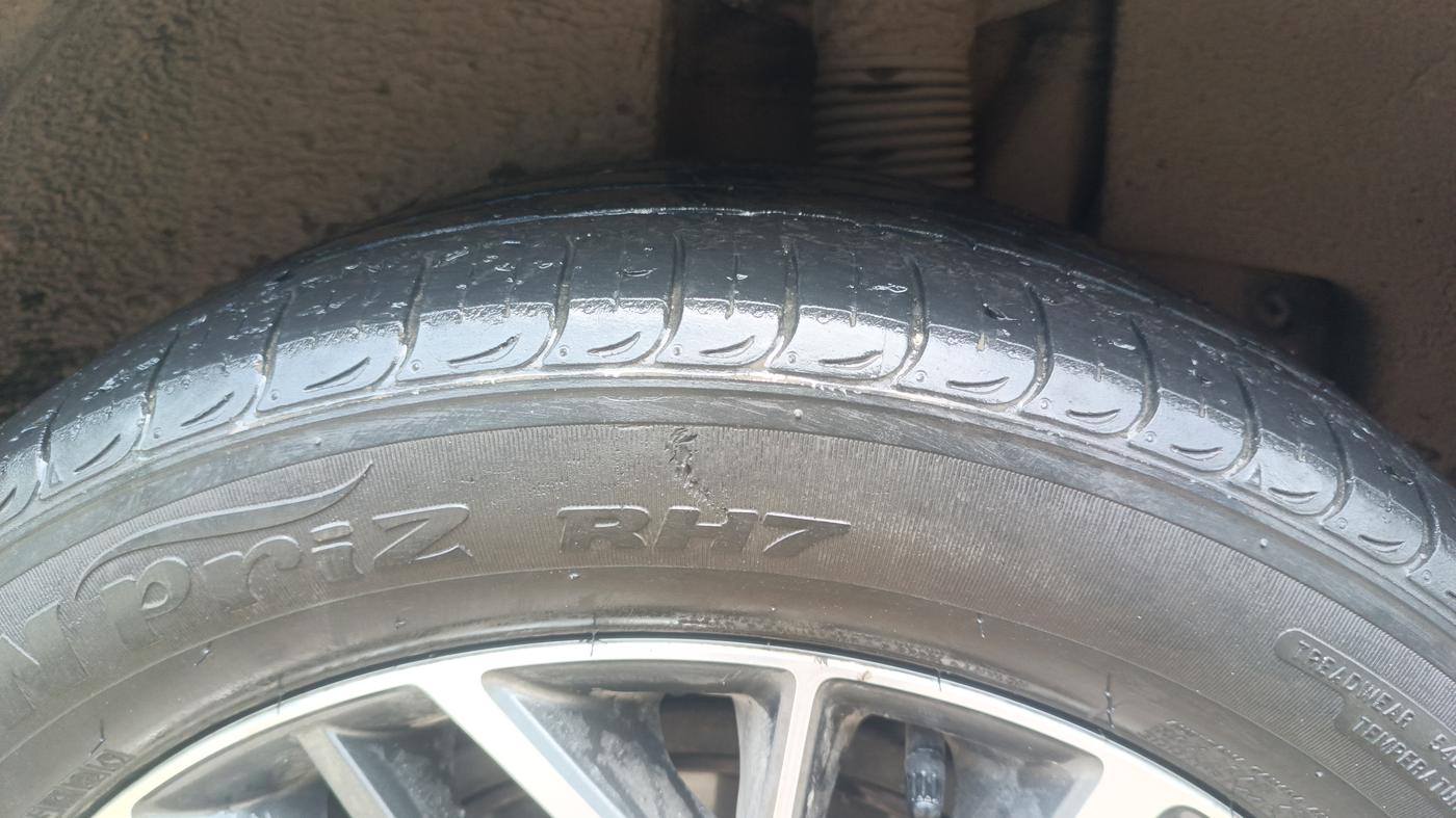 2020 Hyundai Tucson GLS 2WD AT DIESEL, Diesel, Automatic, 28,510 km, Left Rear Tyre Tread