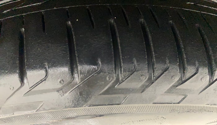 2016 Toyota Innova Crysta 2.7 ZX AT 7 STR, Petrol, Automatic, 51,020 km, Left Front Tyre Tread